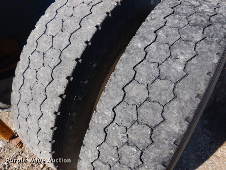 image for item DP0392 1997 International 9400  semi truck