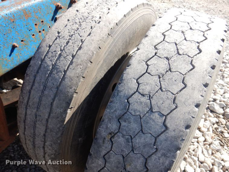 image for item DP0392 1997 International 9400  semi truck