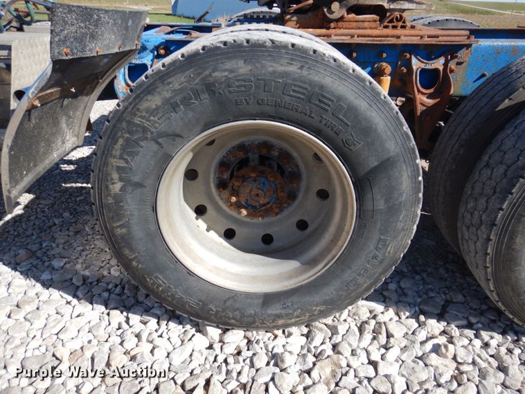 image for item DP0392 1997 International 9400  semi truck