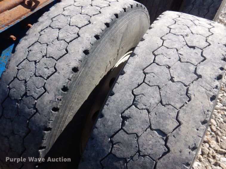 image for item DP0392 1997 International 9400  semi truck