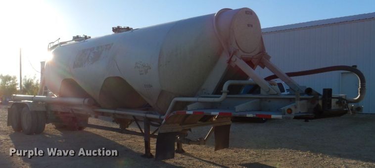 image for item DQ1869 2006 Heil  pneumatic dry bulk trailer