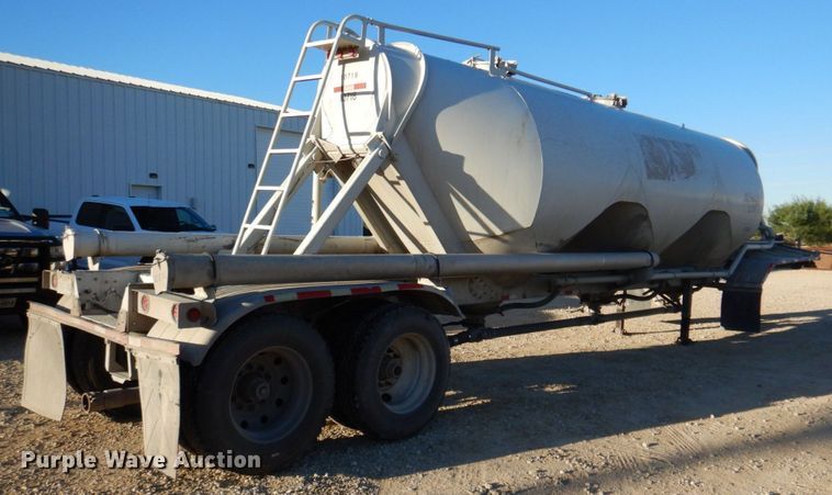 image for item DQ1869 2006 Heil  pneumatic dry bulk trailer
