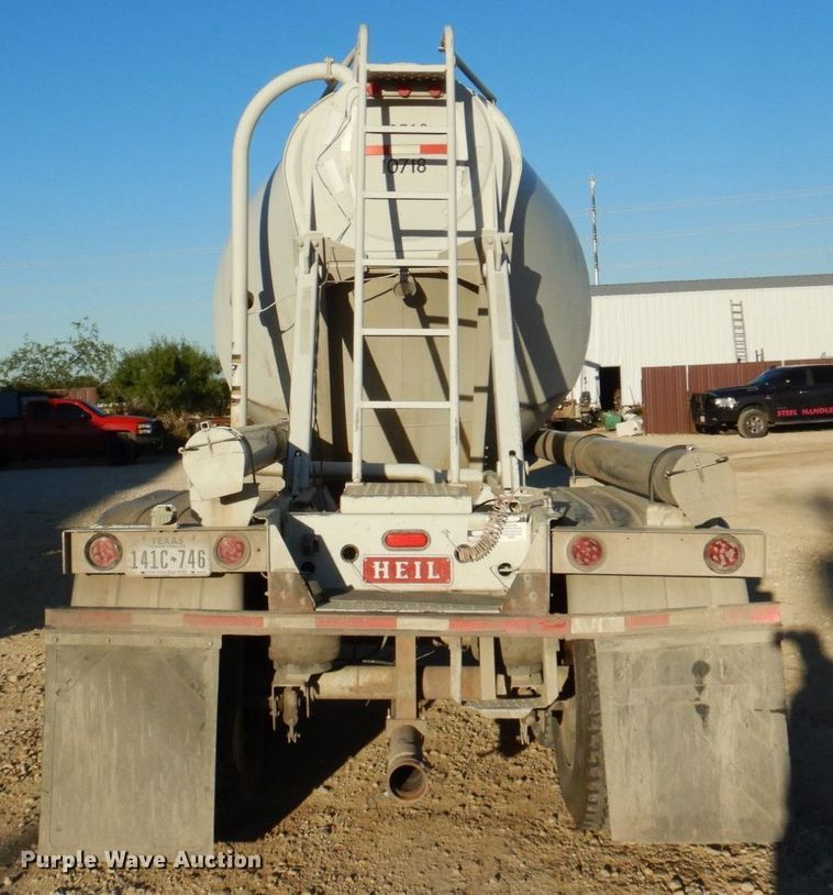 image for item DQ1869 2006 Heil  pneumatic dry bulk trailer