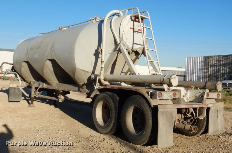 image for item DQ1869 2006 Heil  pneumatic dry bulk trailer