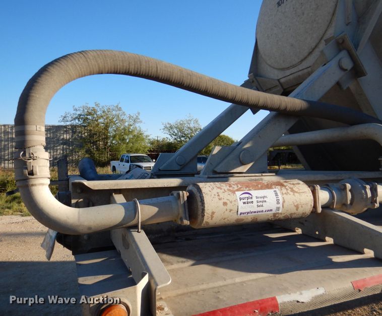 image for item DQ1869 2006 Heil  pneumatic dry bulk trailer