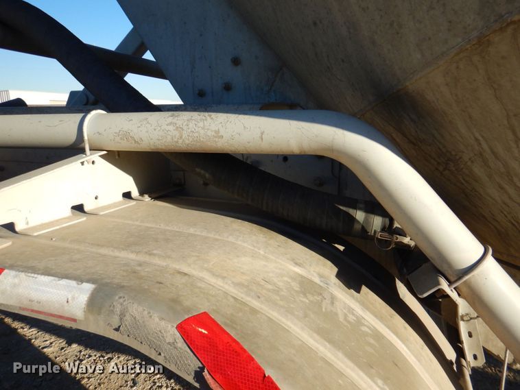 image for item DQ1869 2006 Heil  pneumatic dry bulk trailer