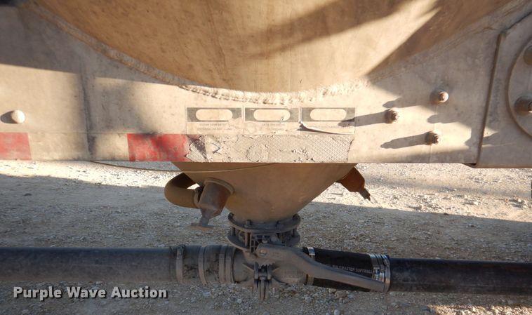 image for item DQ1869 2006 Heil  pneumatic dry bulk trailer