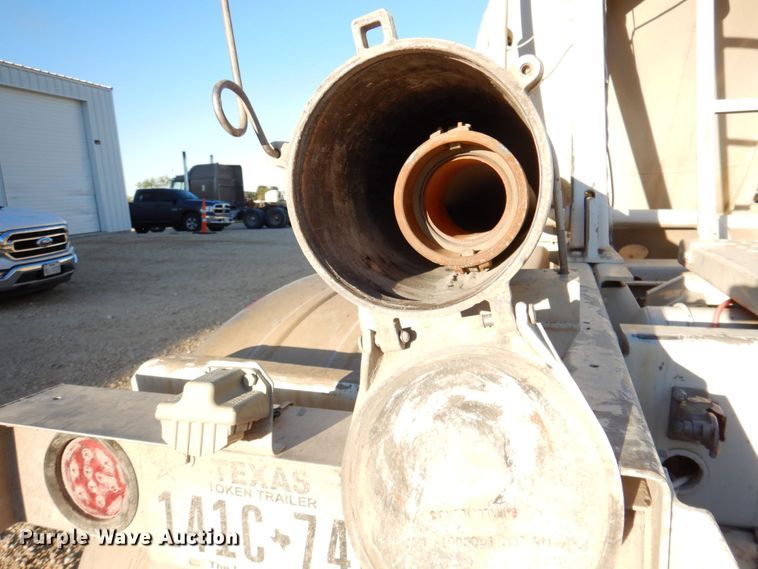 image for item DQ1869 2006 Heil  pneumatic dry bulk trailer