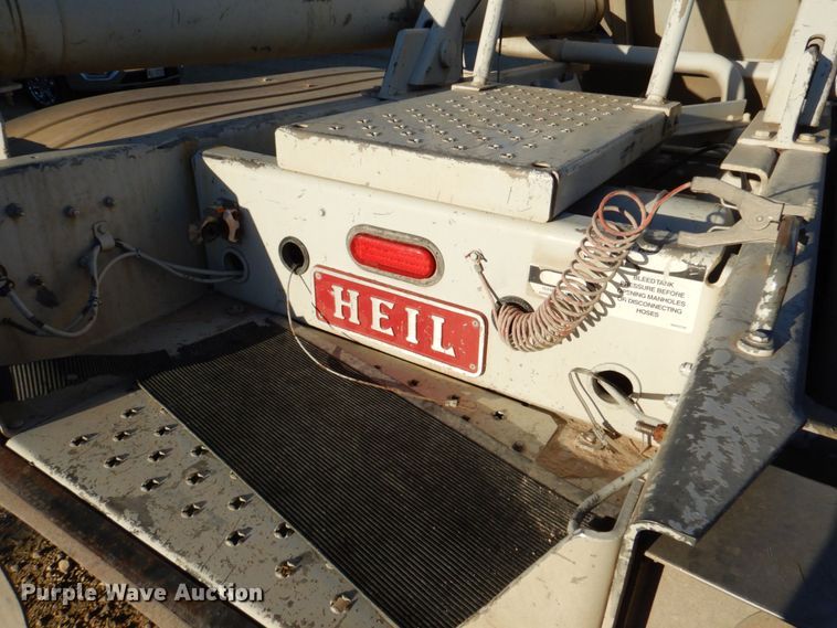 image for item DQ1869 2006 Heil  pneumatic dry bulk trailer