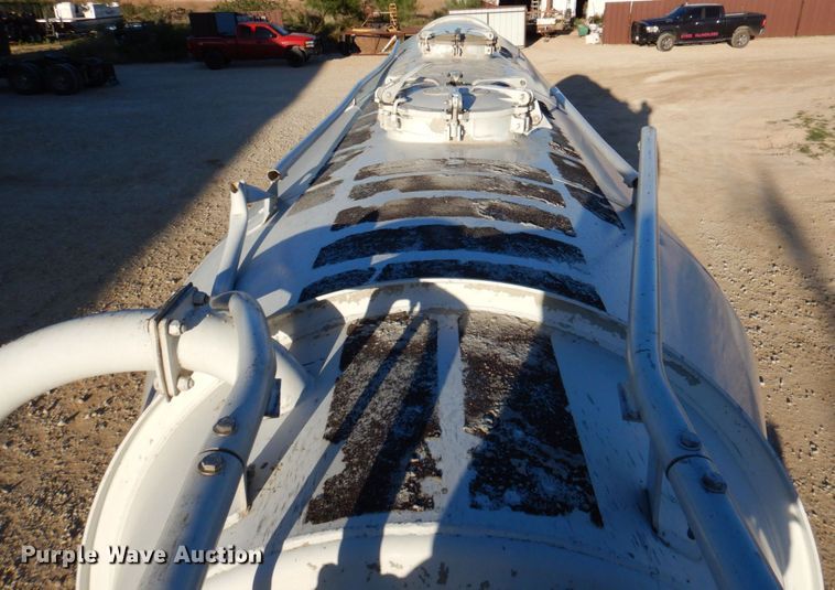 image for item DQ1869 2006 Heil  pneumatic dry bulk trailer