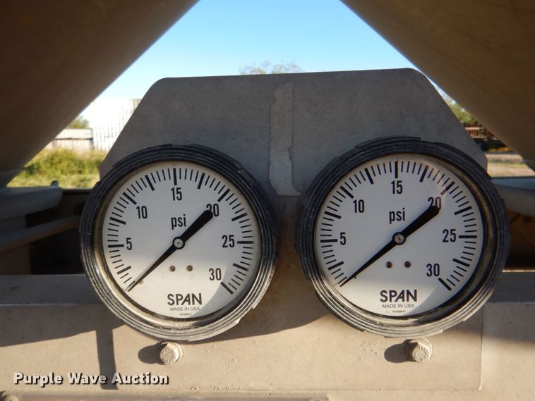 image for item DQ1869 2006 Heil  pneumatic dry bulk trailer