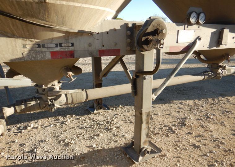 image for item DQ1869 2006 Heil  pneumatic dry bulk trailer