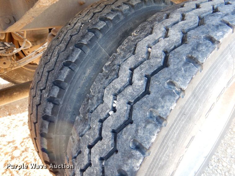 image for item DQ1869 2006 Heil  pneumatic dry bulk trailer