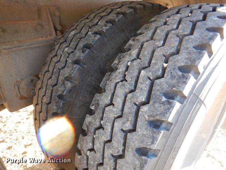 image for item DQ1869 2006 Heil  pneumatic dry bulk trailer