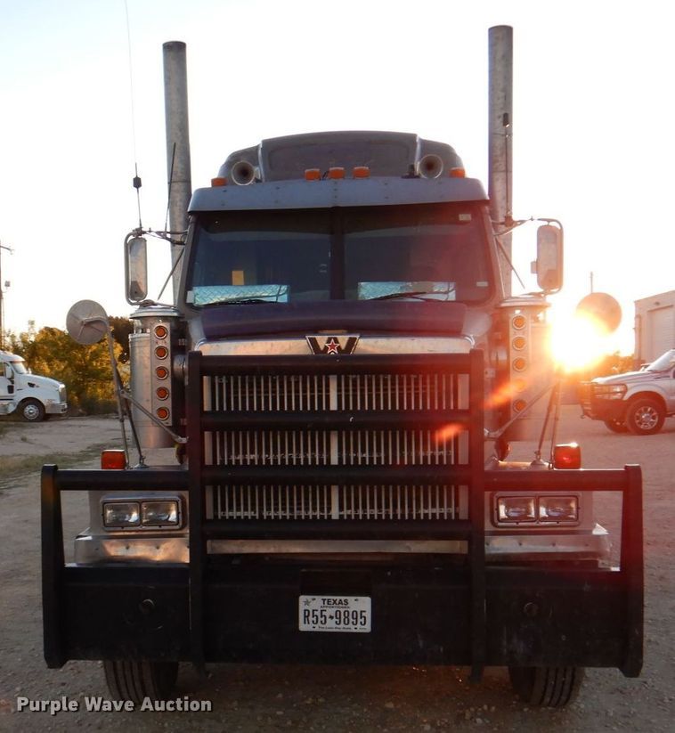 image for item DQ1870 2004 Western Star 4900FA  semi truck