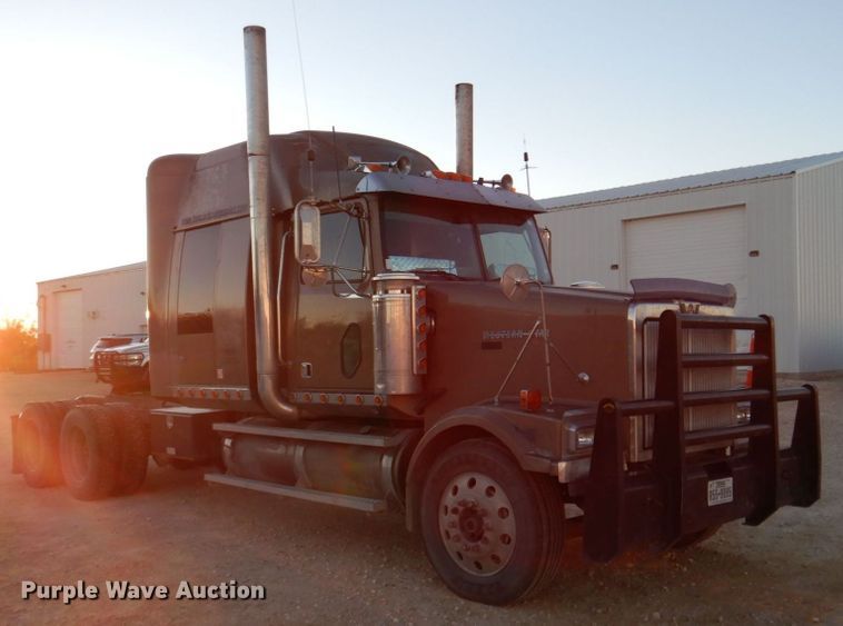 image for item DQ1870 2004 Western Star 4900FA  semi truck