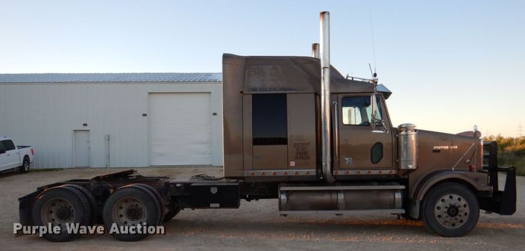 image for item DQ1870 2004 Western Star 4900FA  semi truck