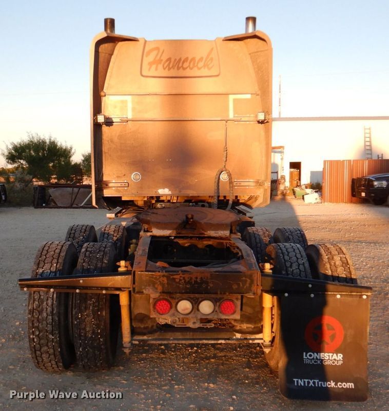 image for item DQ1870 2004 Western Star 4900FA  semi truck