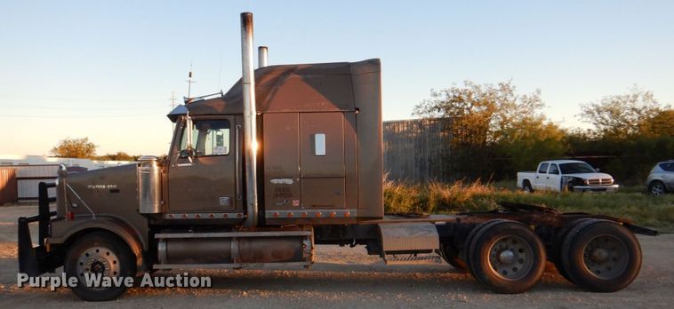 image for item DQ1870 2004 Western Star 4900FA  semi truck