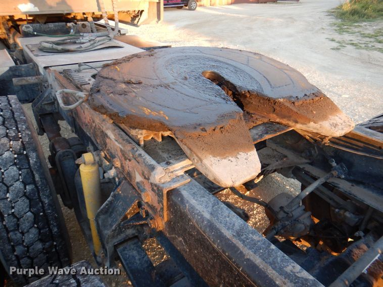 image for item DQ1870 2004 Western Star 4900FA  semi truck