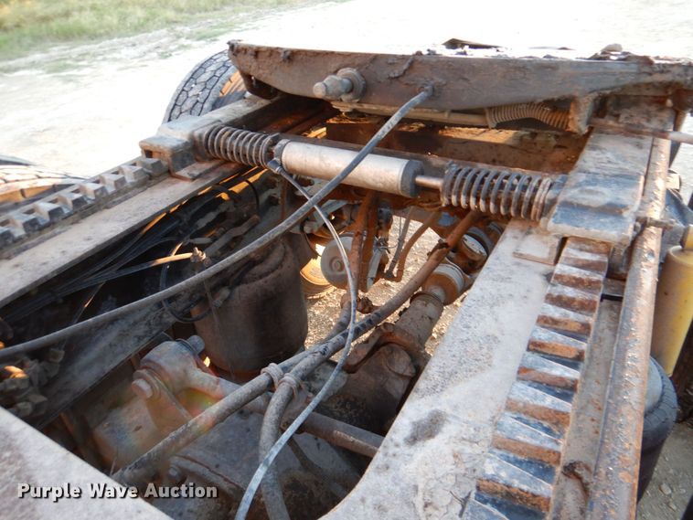 image for item DQ1870 2004 Western Star 4900FA  semi truck