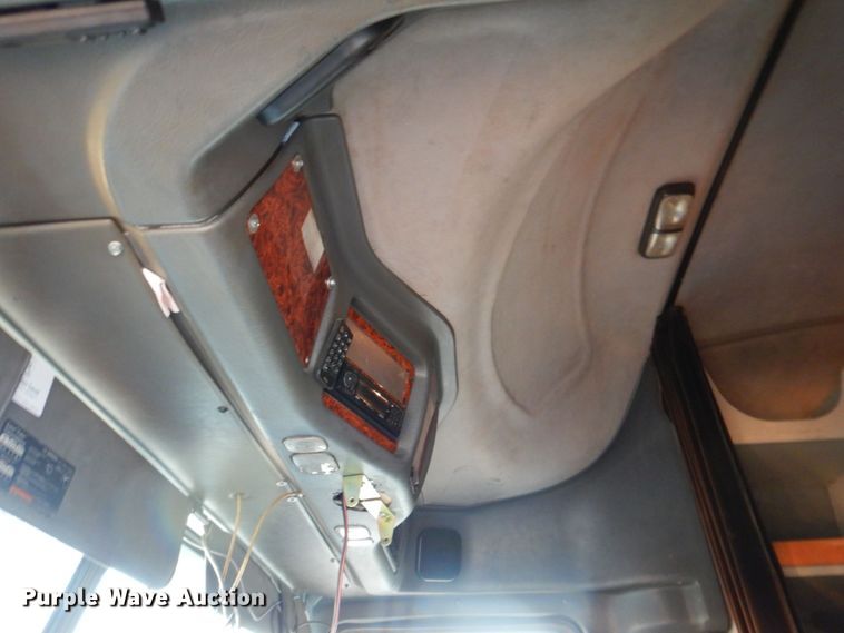 image for item DQ1870 2004 Western Star 4900FA  semi truck