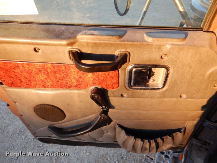 image for item DQ1870 2004 Western Star 4900FA  semi truck