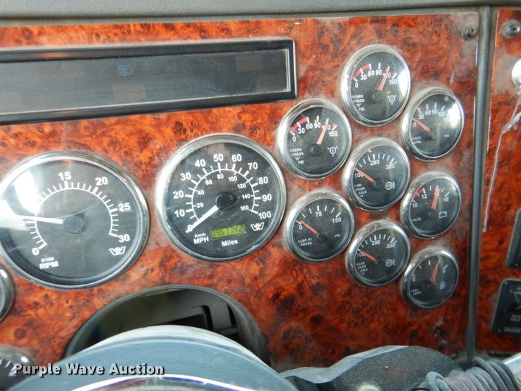 image for item DQ1870 2004 Western Star 4900FA  semi truck