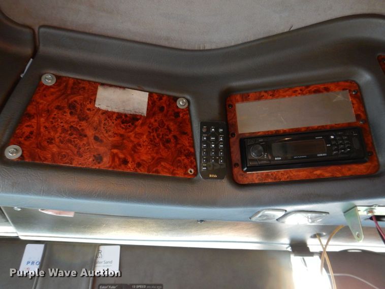 image for item DQ1870 2004 Western Star 4900FA  semi truck