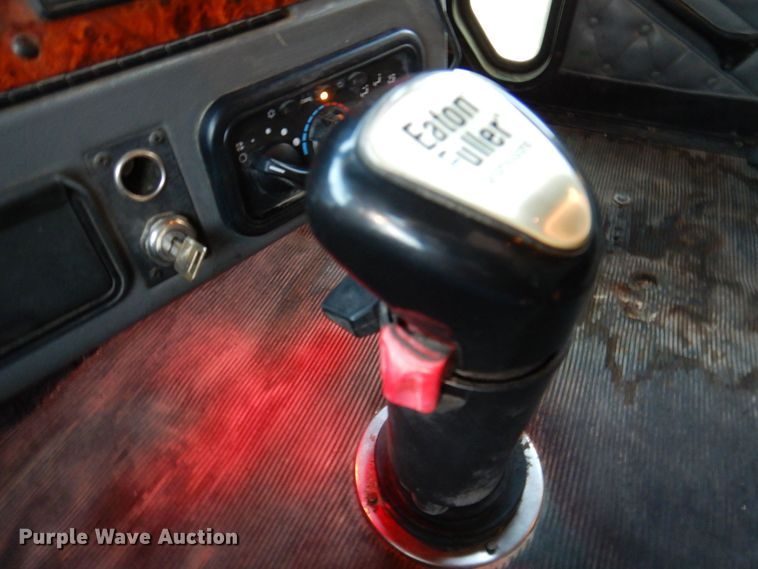 image for item DQ1870 2004 Western Star 4900FA  semi truck