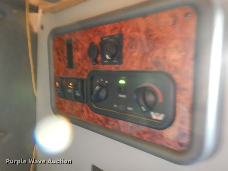 image for item DQ1870 2004 Western Star 4900FA  semi truck