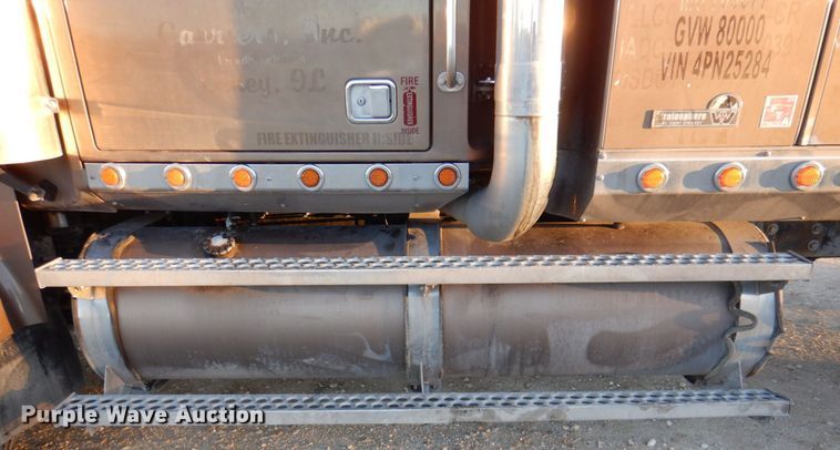 image for item DQ1870 2004 Western Star 4900FA  semi truck