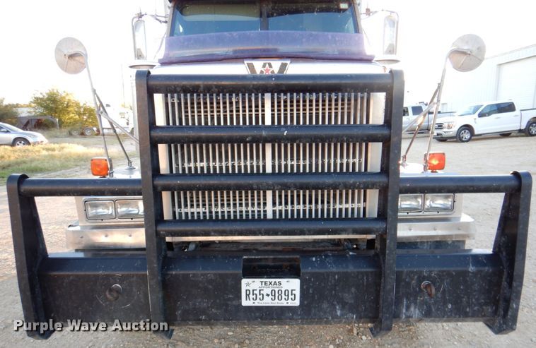 image for item DQ1870 2004 Western Star 4900FA  semi truck
