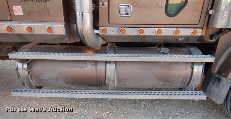 image for item DQ1870 2004 Western Star 4900FA  semi truck