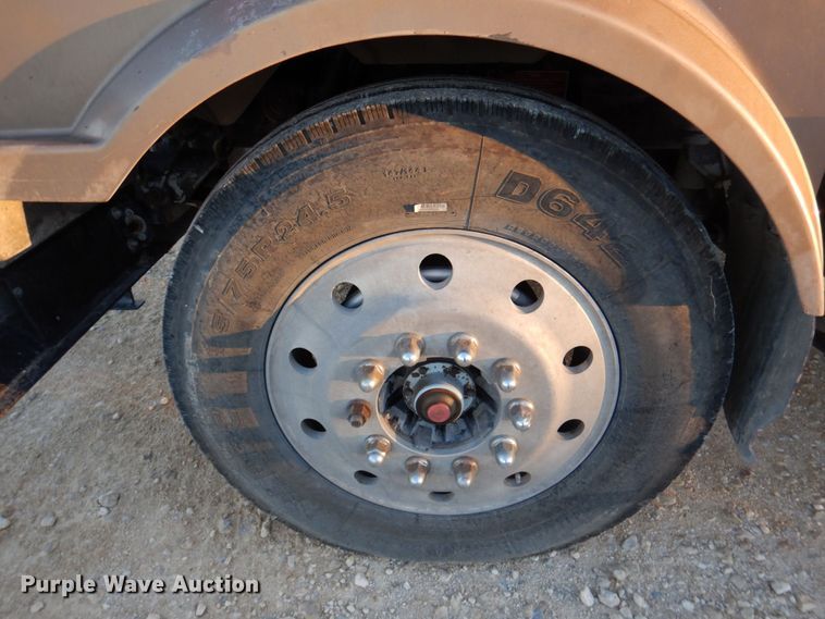 image for item DQ1870 2004 Western Star 4900FA  semi truck