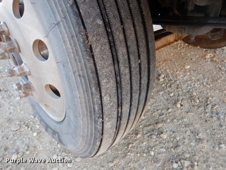 image for item DQ1870 2004 Western Star 4900FA  semi truck