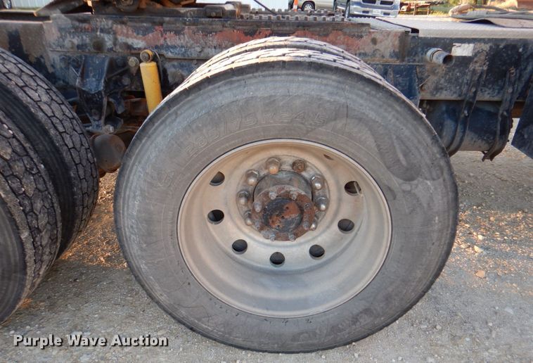 image for item DQ1870 2004 Western Star 4900FA  semi truck