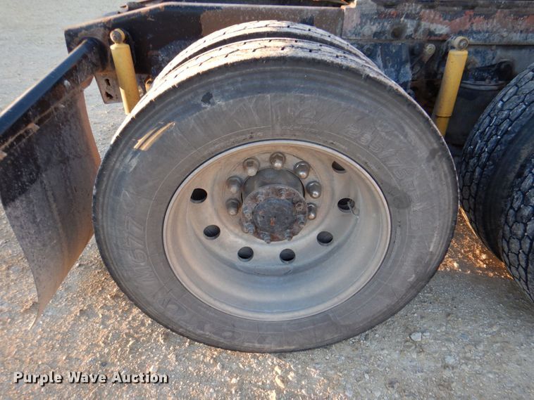 image for item DQ1870 2004 Western Star 4900FA  semi truck