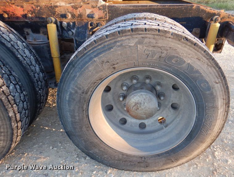 image for item DQ1870 2004 Western Star 4900FA  semi truck