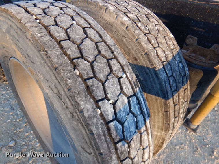 image for item DQ1870 2004 Western Star 4900FA  semi truck