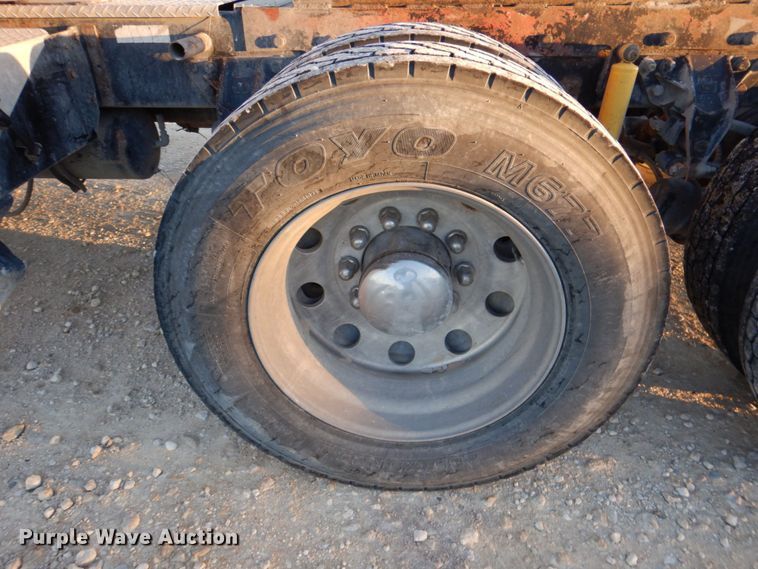 image for item DQ1870 2004 Western Star 4900FA  semi truck