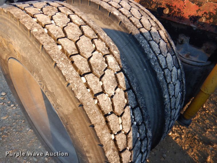 image for item DQ1870 2004 Western Star 4900FA  semi truck