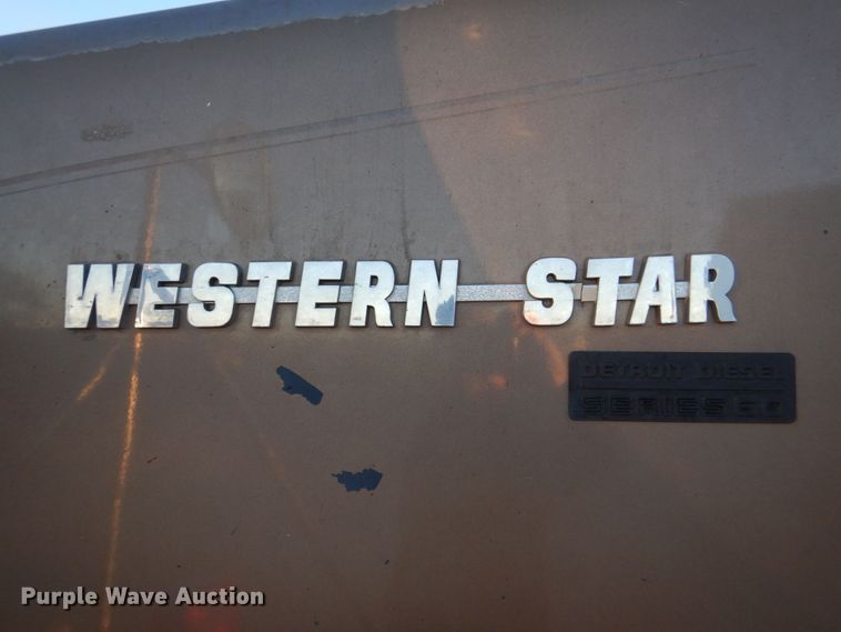image for item DQ1870 2004 Western Star 4900FA  semi truck
