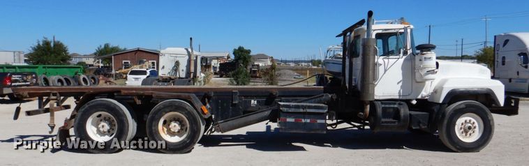 image for item DQ1871 1999 Mack RD688S  roll-off container truck