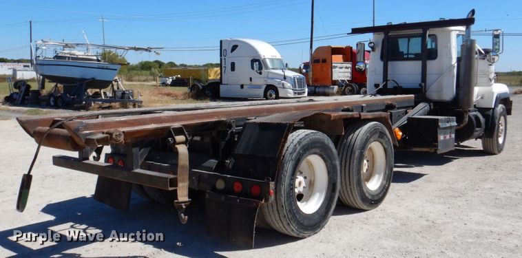 image for item DQ1871 1999 Mack RD688S  roll-off container truck