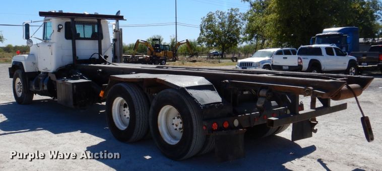 image for item DQ1871 1999 Mack RD688S  roll-off container truck