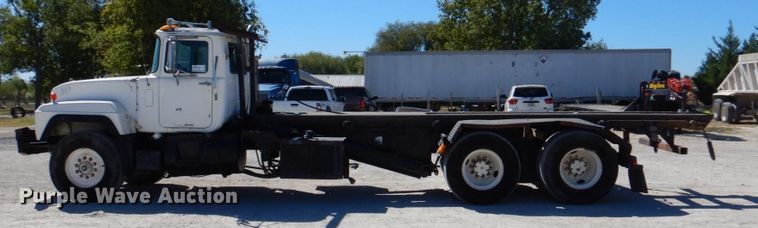 image for item DQ1871 1999 Mack RD688S  roll-off container truck