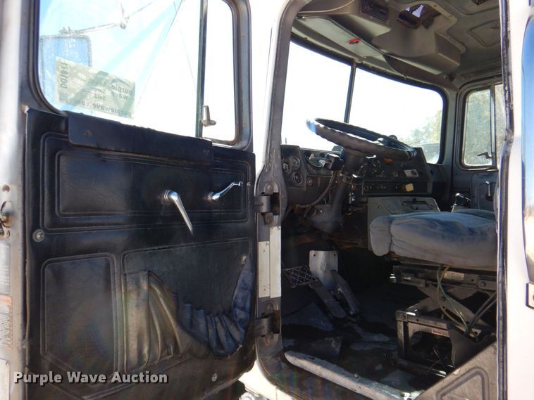 image for item DQ1871 1999 Mack RD688S  roll-off container truck