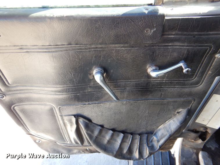 image for item DQ1871 1999 Mack RD688S  roll-off container truck