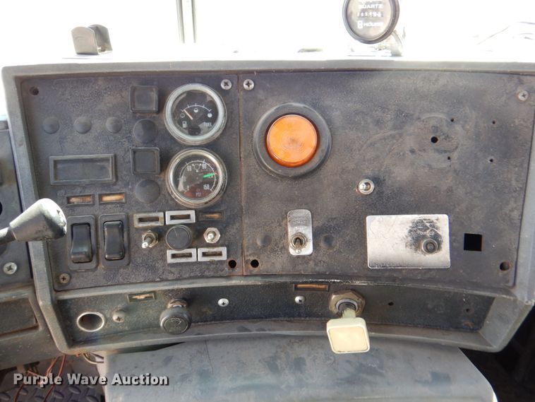 image for item DQ1871 1999 Mack RD688S  roll-off container truck